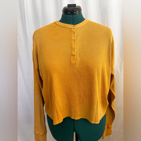 Wild Fable Knit Cropped Gold Mustard Yellow Long Sleeve Top Tee size Medium - Picture 3 of 8